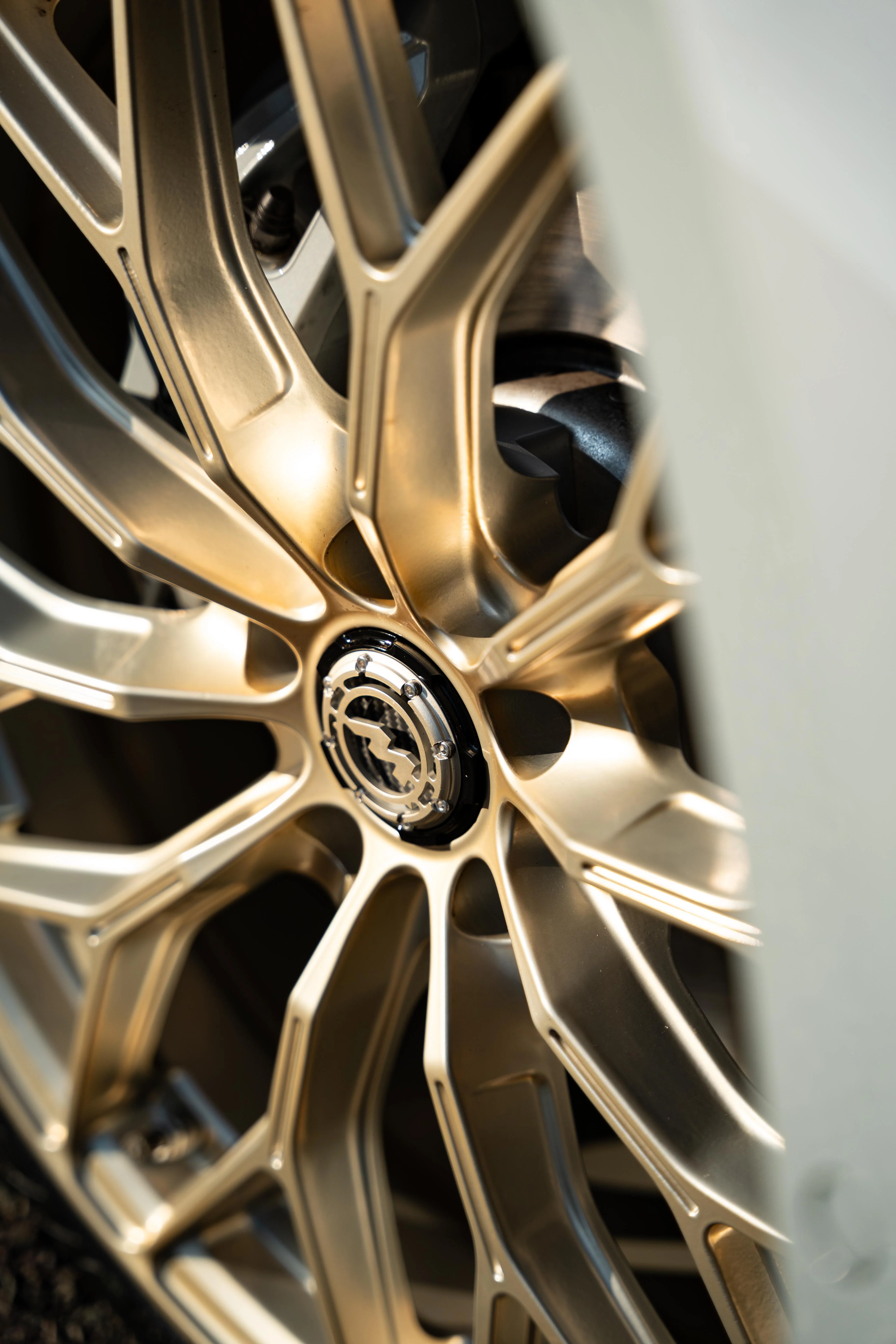BMW X2 M35i M-WX 21" Frozen Gold Motech Wheel - Image 3