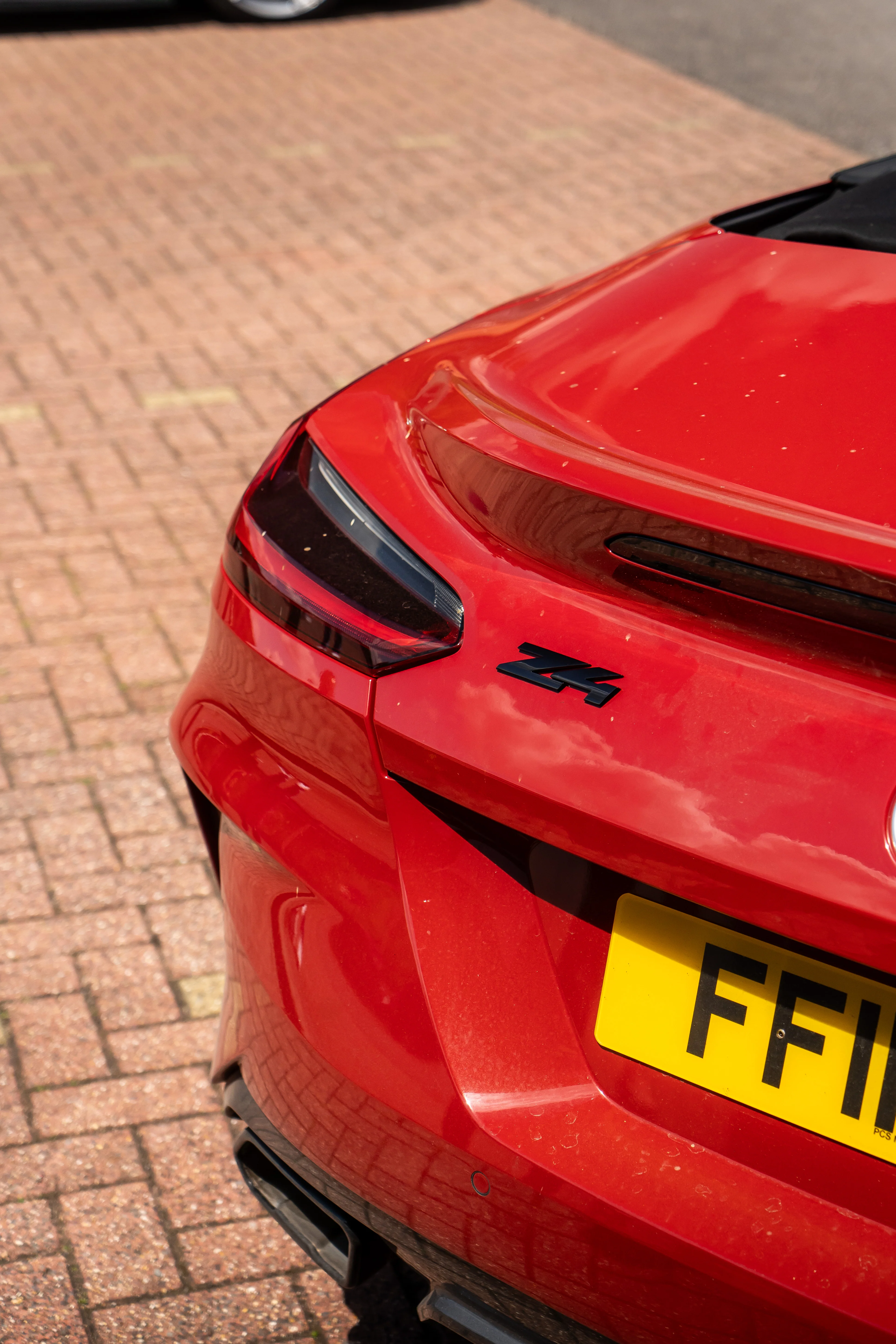 BMW Genuine Gloss Black Z4 Badge - Image 2