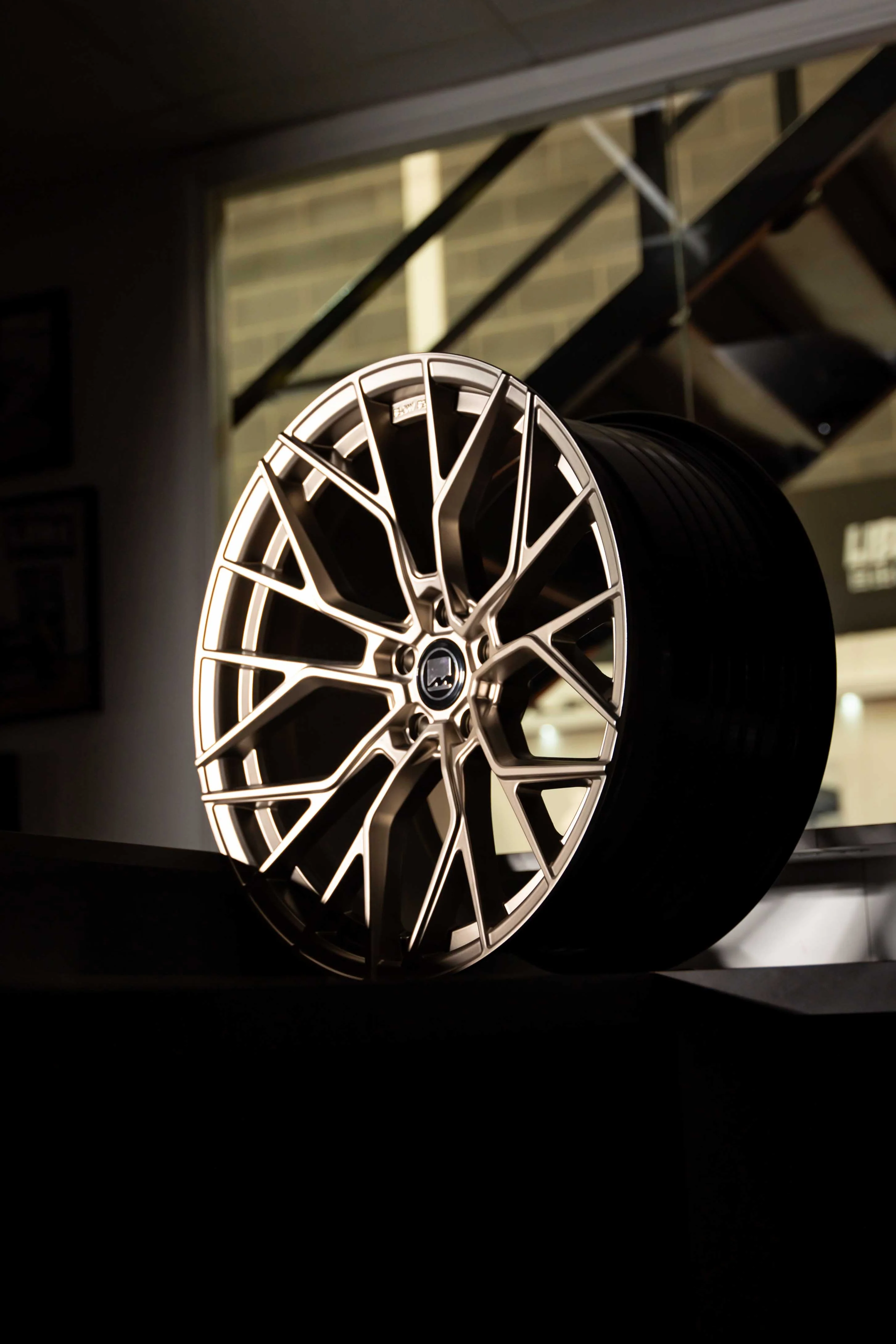 BMW i4 M-W3 20" Neodyme Gold Motech Wheel - Image 5