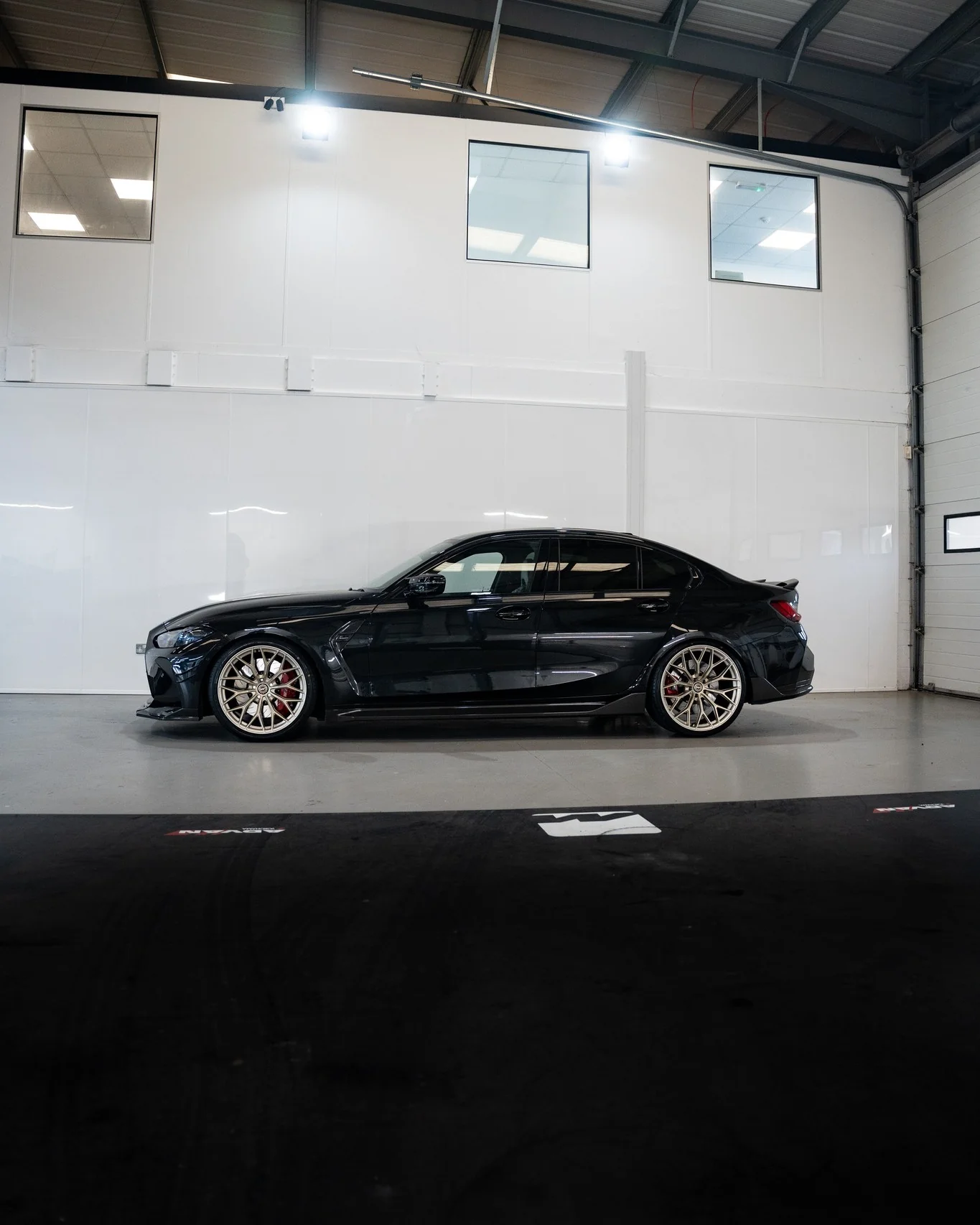 M3 G80 / G81 M-WX 20 / 21" Frozen Gold Motech Wheel - Image 4