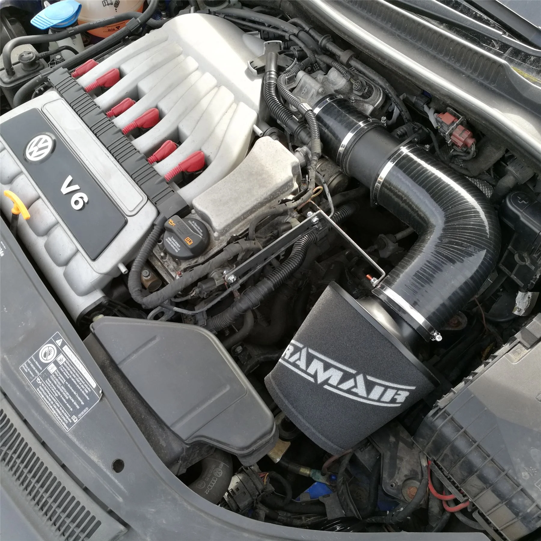 Performance Foam Induction Kit for VW MK5 Golf R32 3.2 V6 - Black Hoses - Image 2