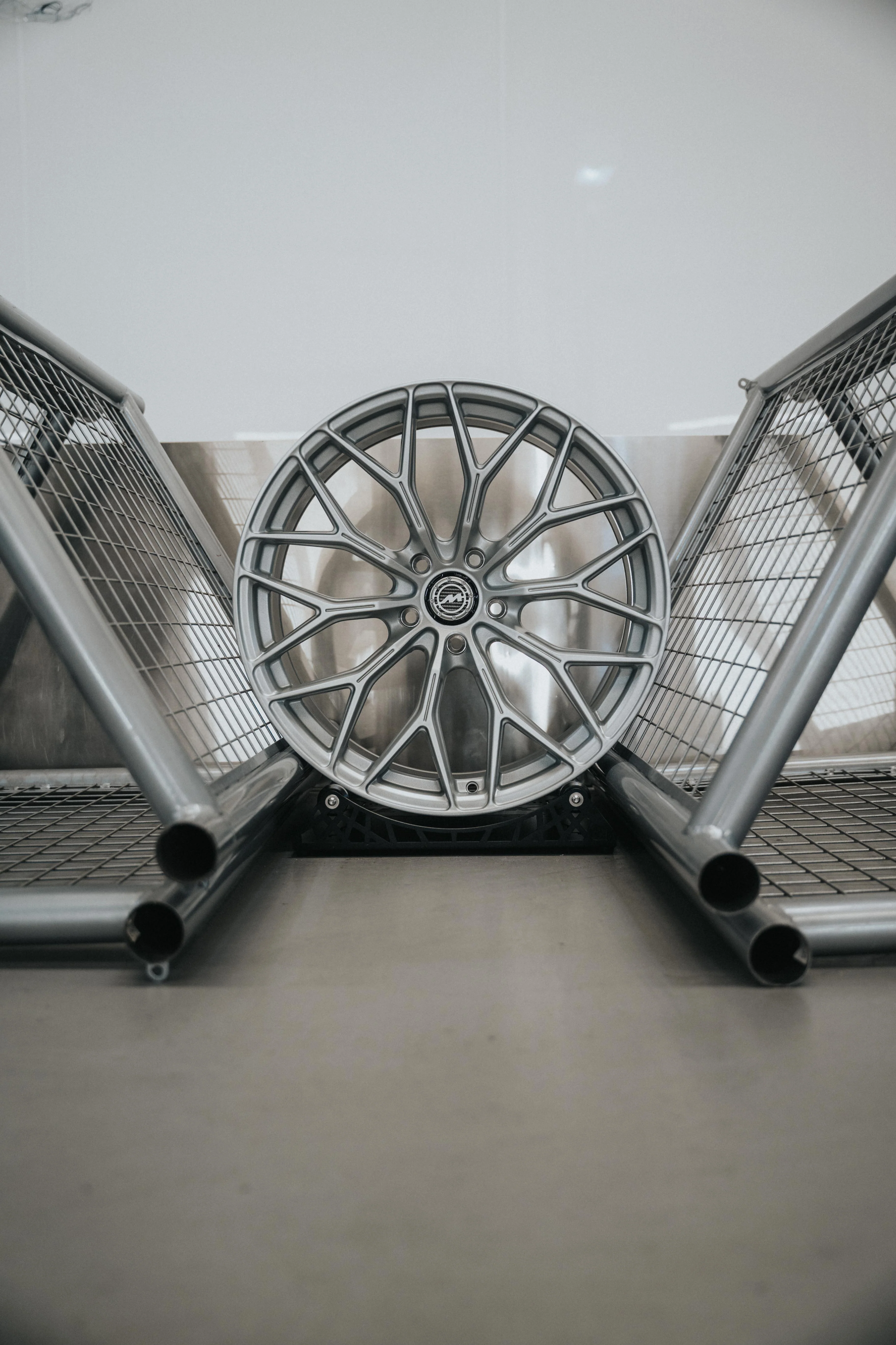X7 G07 M-WX 22" Frozen Silver Motech Wheel - Image 2